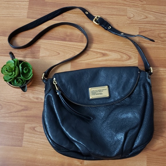 Marc Jacobs Handbags - Marc Jacobs Natasha Crossbody Bag Black Leather Adjustable Strap Brass